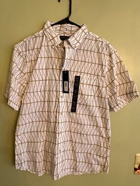 Banana Republic White Short-Sleeve Button-Down with Tan Geometric Pattern